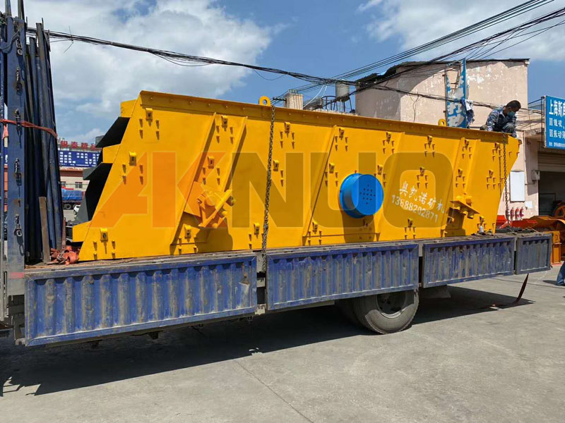 3YK2160振動篩裝車發往工地